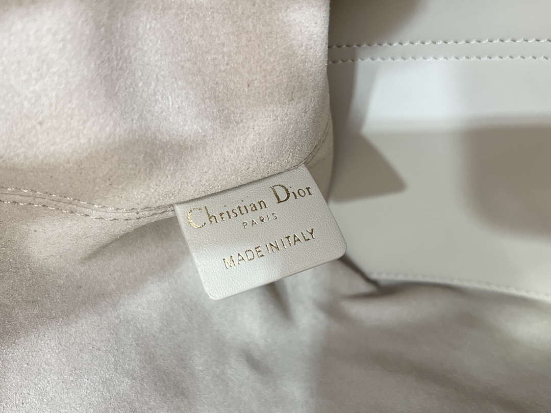 Dior M2821 Medium Dior Toujours Bag Beige Macrocannage Calfskin