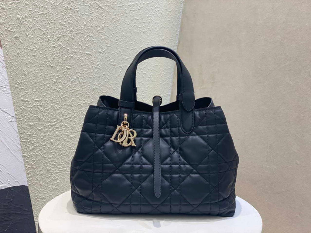 Dior M2821 Medium Dior Toujours Bag Black Macrocannage Calfskin