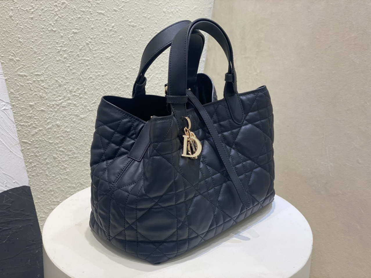 Dior M2821 Medium Dior Toujours Bag Black Macrocannage Calfskin - Default Title - View 3