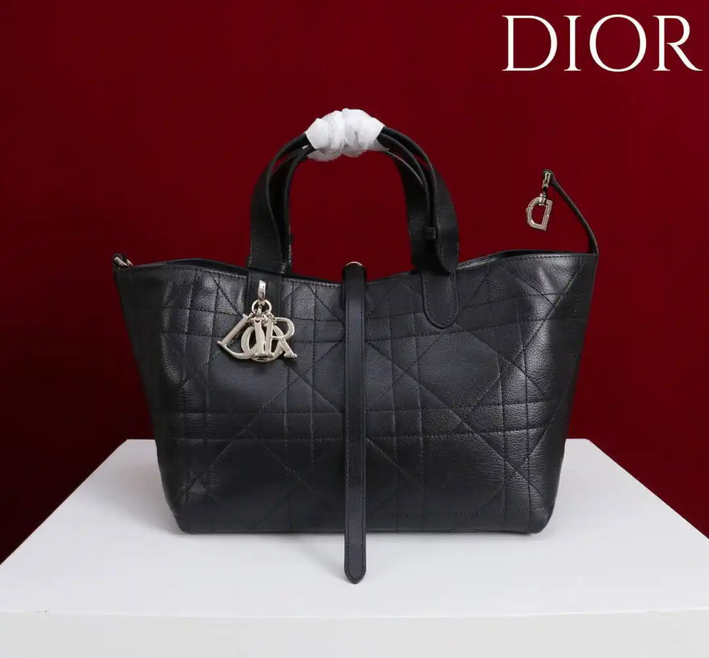 Dior M2821 Medium Dior Toujours Bag Black Macrocannage Grained Calfskin