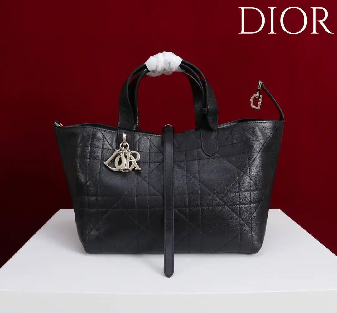 Dior M2821 Medium Dior Toujours Bag Black Macrocannage Grained Calfskin