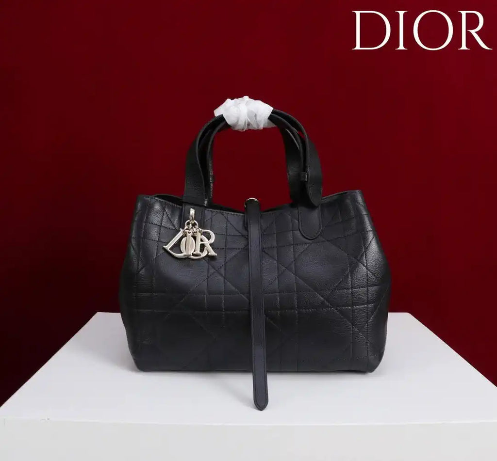 Dior M2821 Medium Dior Toujours Bag Black Macrocannage Grained Calfskin
