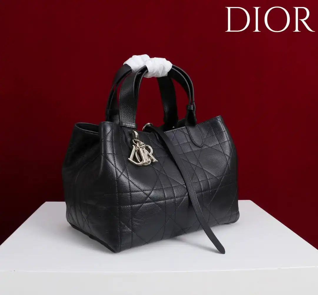 Dior M2821 Medium Dior Toujours Bag Black Macrocannage Grained Calfskin