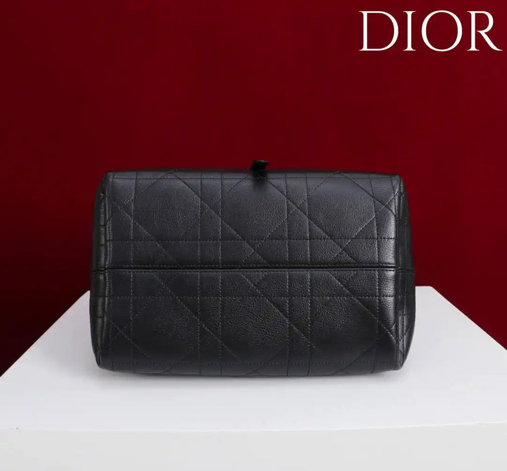Dior M2821 Medium Dior Toujours Bag Black Macrocannage Grained Calfskin