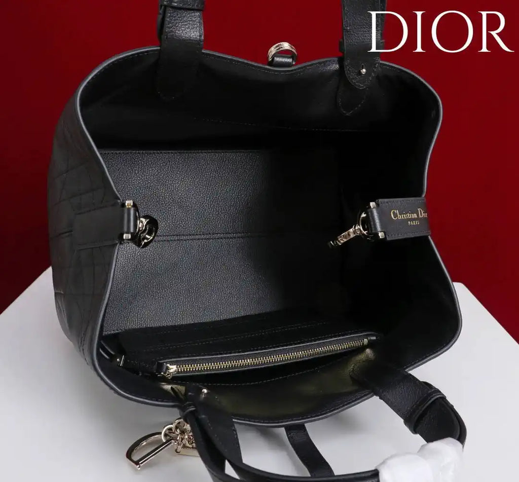Dior M2821 Medium Dior Toujours Bag Black Macrocannage Grained Calfskin