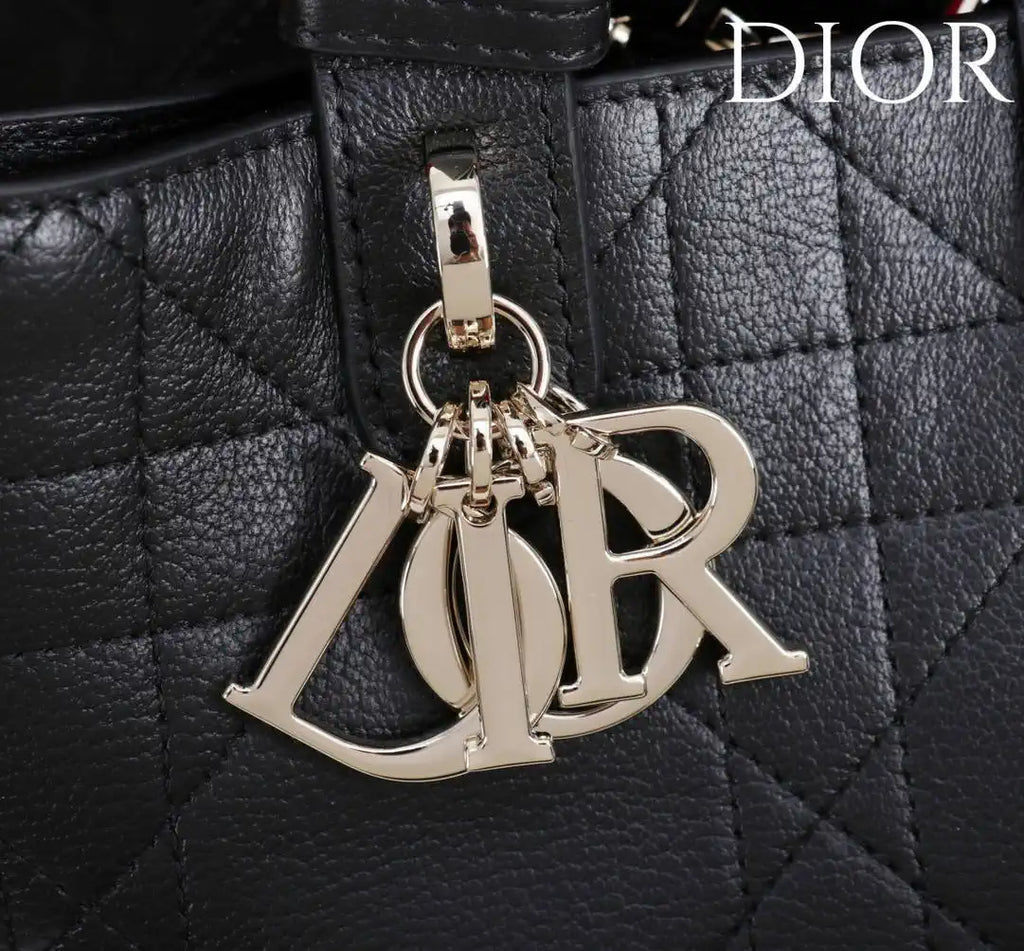 Dior M2821 Medium Dior Toujours Bag Black Macrocannage Grained Calfskin