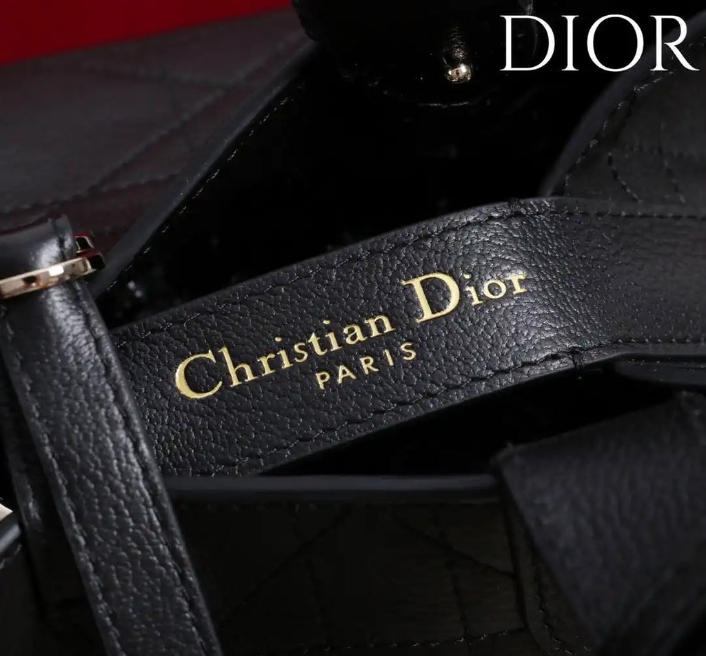 Dior M2821 Medium Dior Toujours Bag Black Macrocannage Grained Calfskin