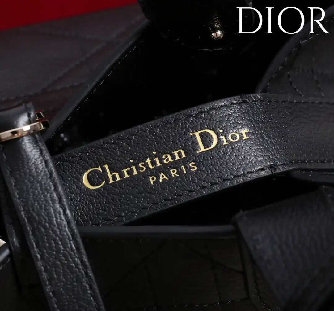 Dior M2821 Medium Dior Toujours Bag Black Macrocannage Grained Calfskin