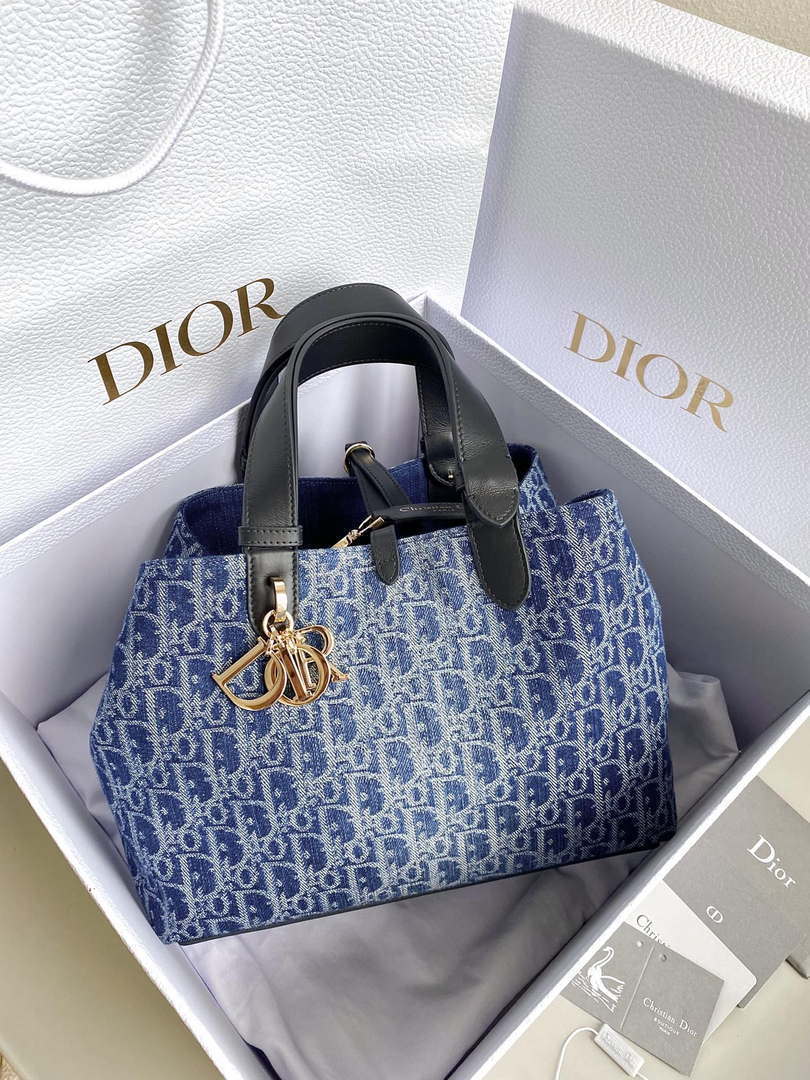 Dior M2821 Medium Dior Toujours Bag Blue Denim Dior Oblique Jacquard