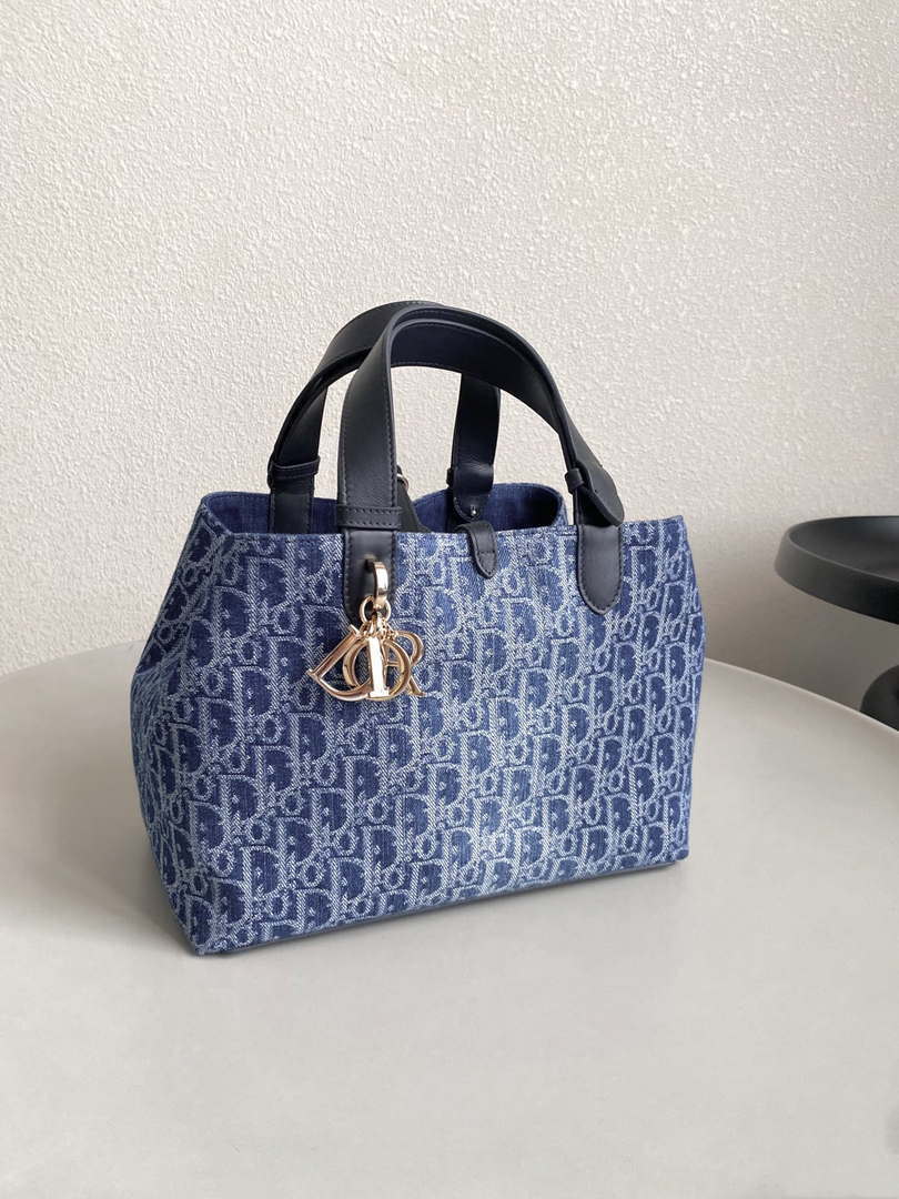 Dior M2821 Medium Dior Toujours Bag Blue Denim Dior Oblique Jacquard