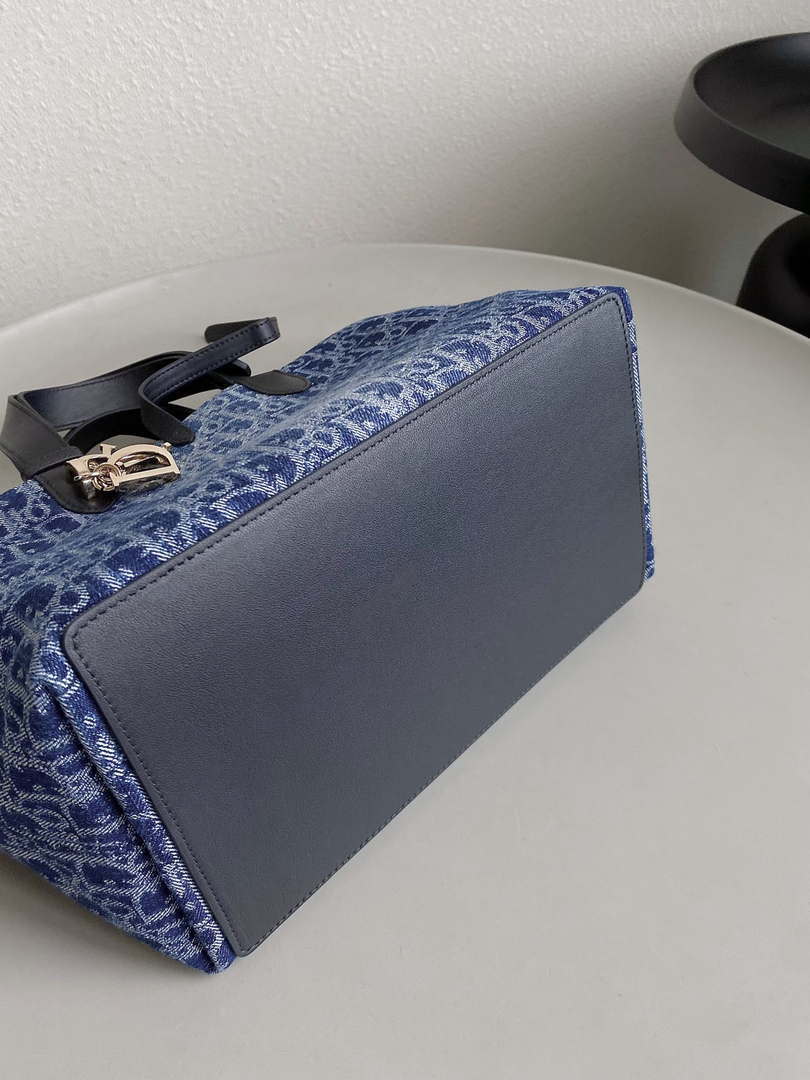 Dior M2821 Medium Dior Toujours Bag Blue Denim Dior Oblique Jacquard