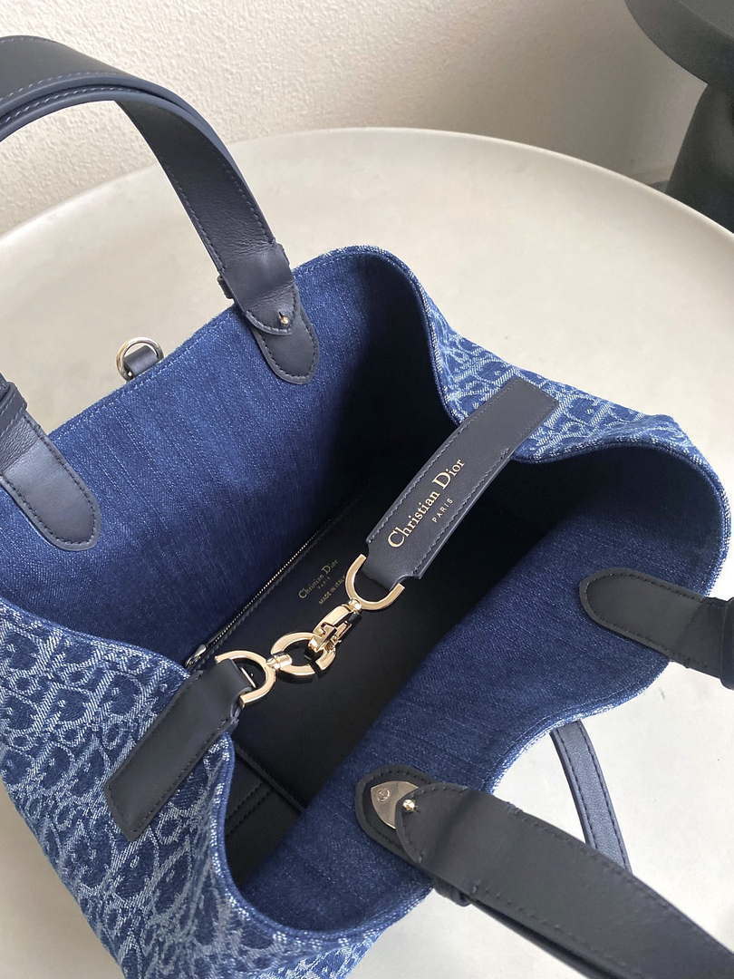 Dior M2821 Medium Dior Toujours Bag Blue Denim Dior Oblique Jacquard