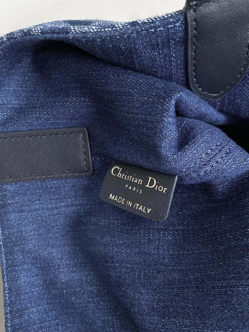 Dior M2821 Medium Dior Toujours Bag Blue Denim Dior Oblique Jacquard