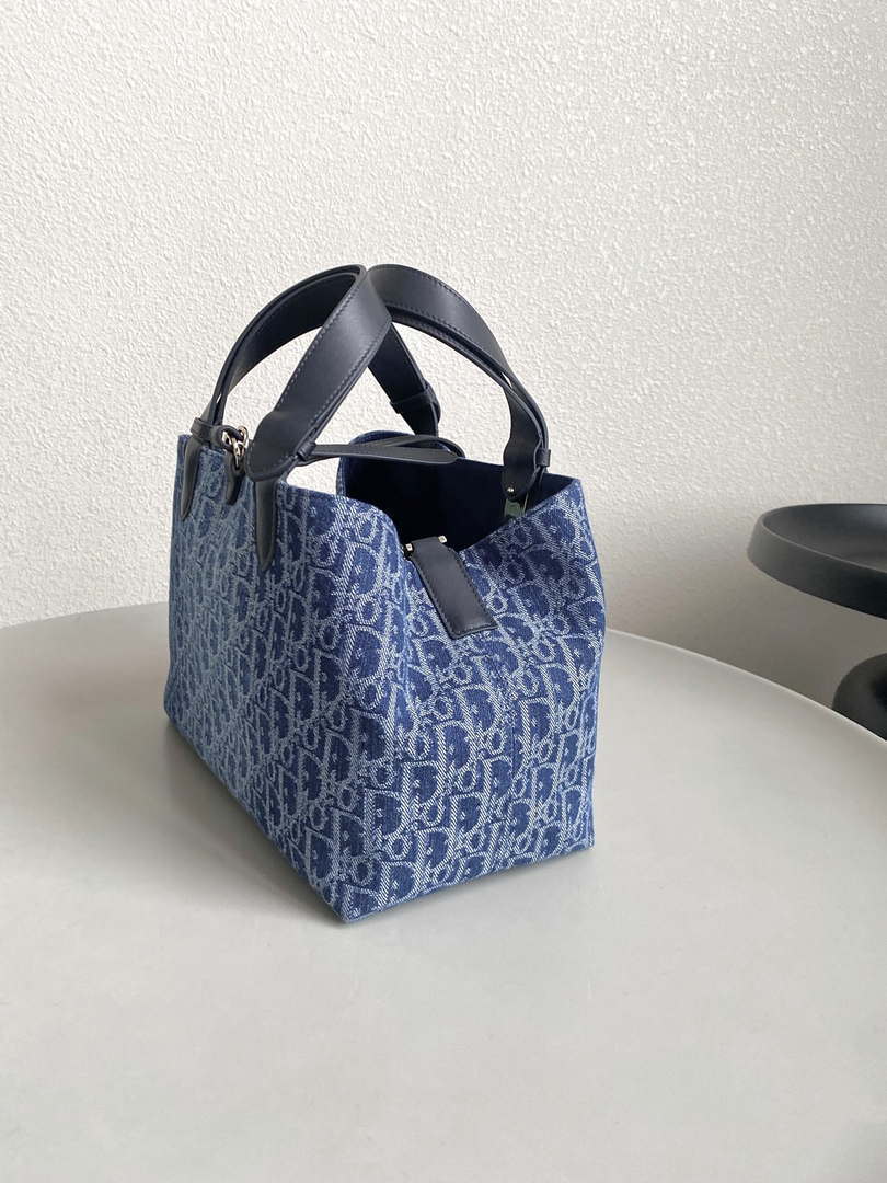 Dior M2821 Medium Dior Toujours Bag Blue Denim Dior Oblique Jacquard