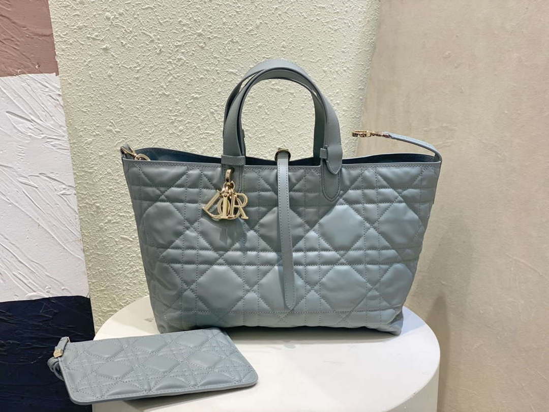 Dior M2821 Medium Dior Toujours Bag Blue Macrocannage Calfskin - Default Title - View 1