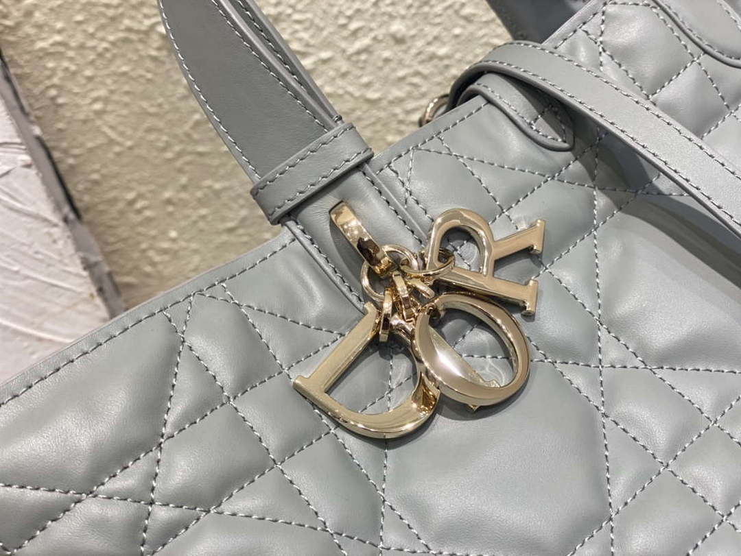 Dior M2821 Medium Dior Toujours Bag Blue Macrocannage Calfskin