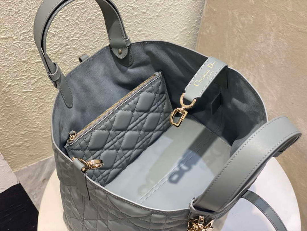 Dior M2821 Medium Dior Toujours Bag Blue Macrocannage Calfskin