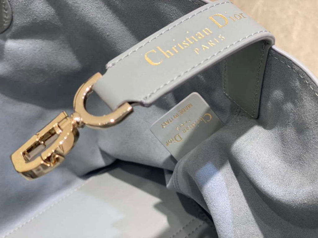Dior M2821 Medium Dior Toujours Bag Blue Macrocannage Calfskin