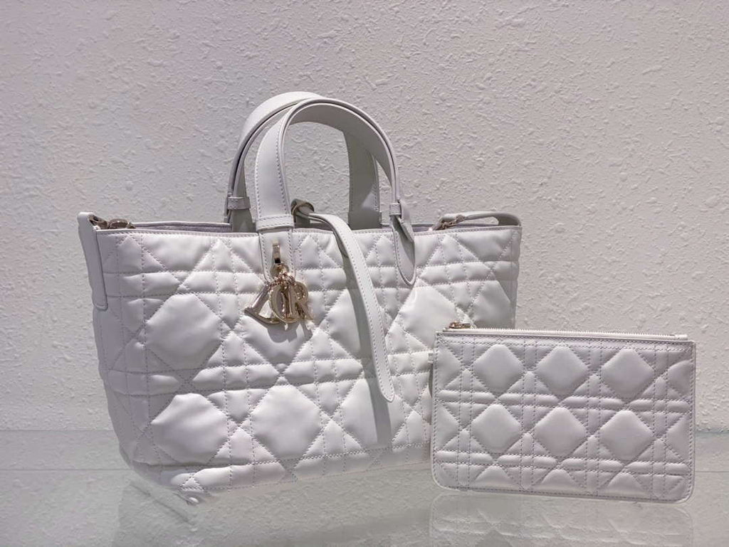 Dior M2821 Medium Dior Toujours Bag White Macrocannage Calfskin