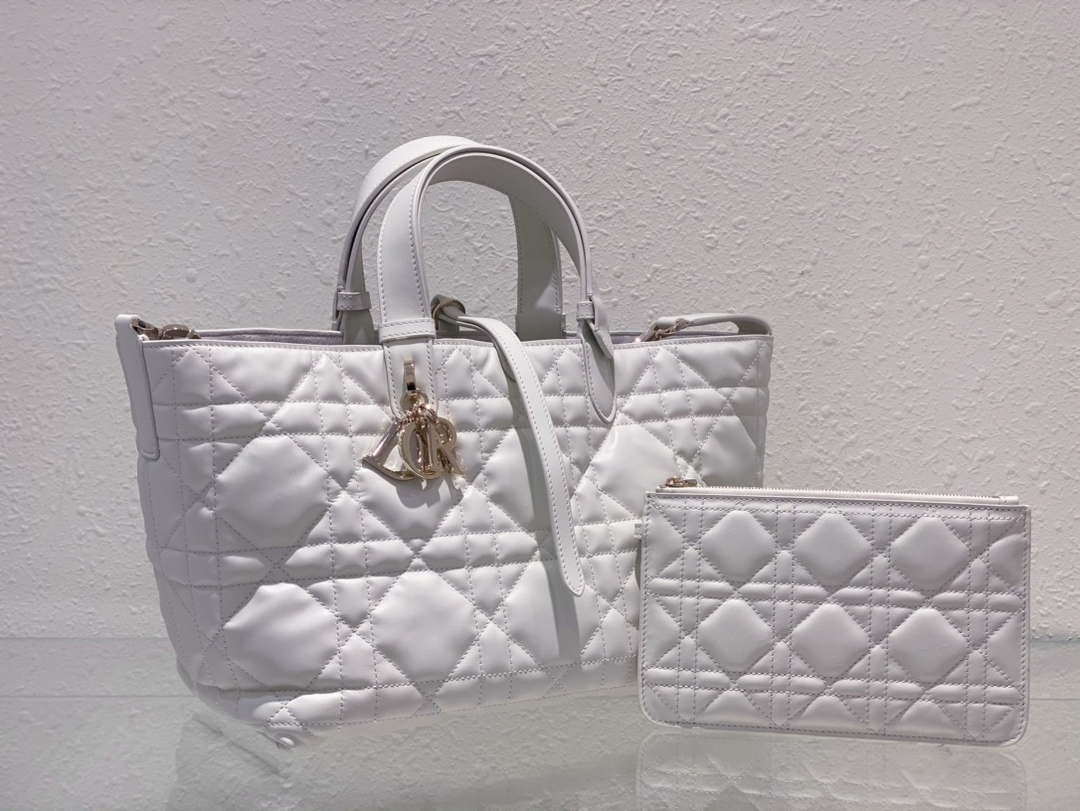 Dior M2821 Medium Dior Toujours Bag White Macrocannage Calfskin