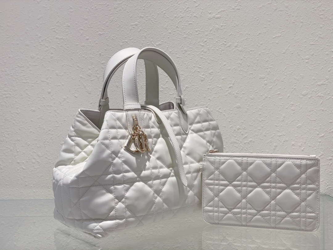 Dior M2821 Medium Dior Toujours Bag White Macrocannage Calfskin