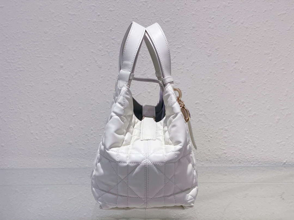 Dior M2821 Medium Dior Toujours Bag White Macrocannage Calfskin