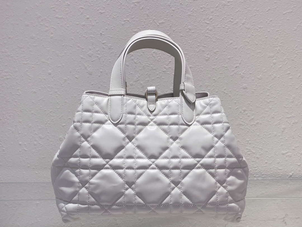 Dior M2821 Medium Dior Toujours Bag White Macrocannage Calfskin