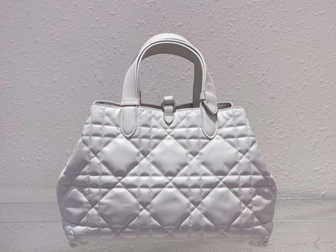 Dior M2821 Medium Dior Toujours Bag White Macrocannage Calfskin