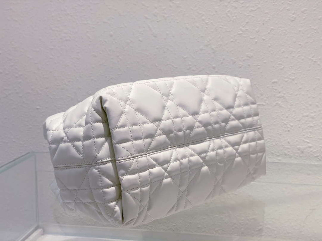 Dior M2821 Medium Dior Toujours Bag White Macrocannage Calfskin