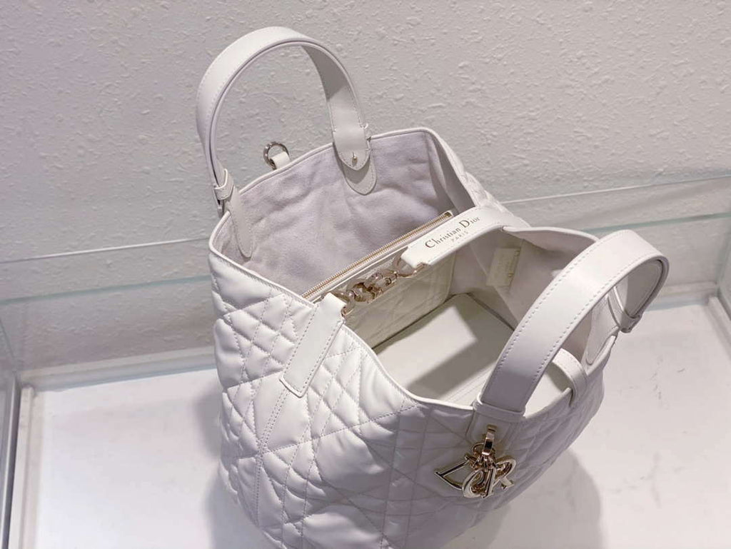 Dior M2821 Medium Dior Toujours Bag White Macrocannage Calfskin
