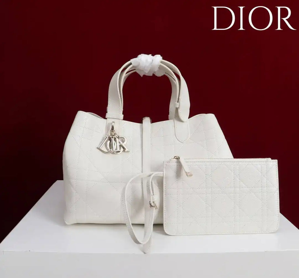 Dior M2821 Medium Dior Toujours Bag White Macrocannage Grained Calfskin