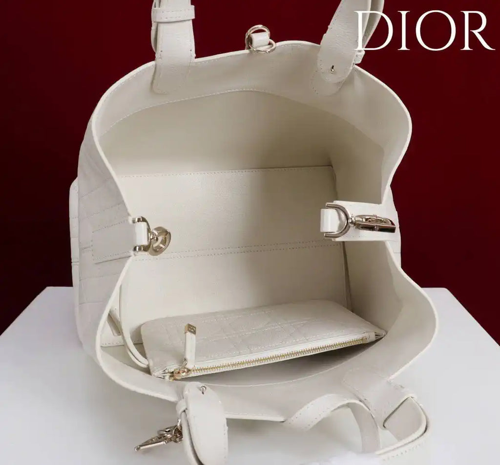 Dior M2821 Medium Dior Toujours Bag White Macrocannage Grained Calfskin