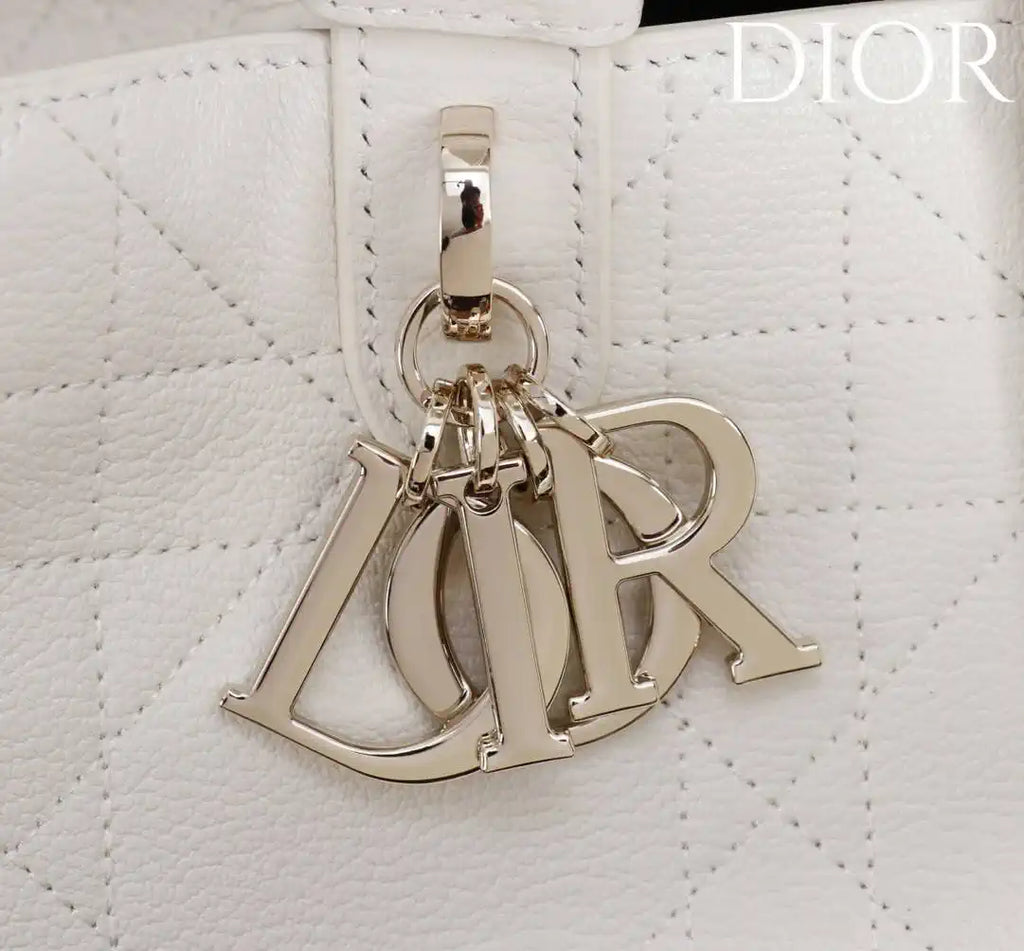 Dior M2821 Medium Dior Toujours Bag White Macrocannage Grained Calfskin