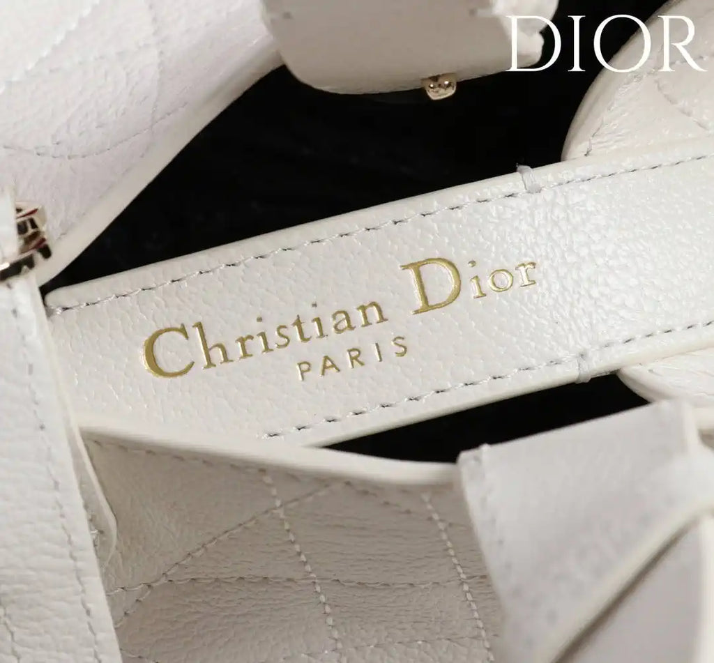 Dior M2821 Medium Dior Toujours Bag White Macrocannage Grained Calfskin