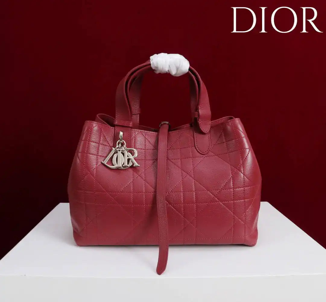 Dior M2821 Medium Dior Toujours Bag Wine Red Macrocannage Grained Calfskin