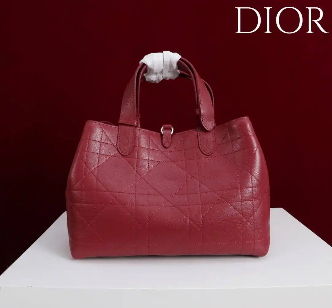 Dior M2821 Medium Dior Toujours Bag Wine Red Macrocannage Grained Calfskin