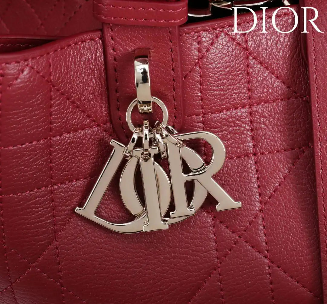 Dior M2821 Medium Dior Toujours Bag Wine Red Macrocannage Grained Calfskin