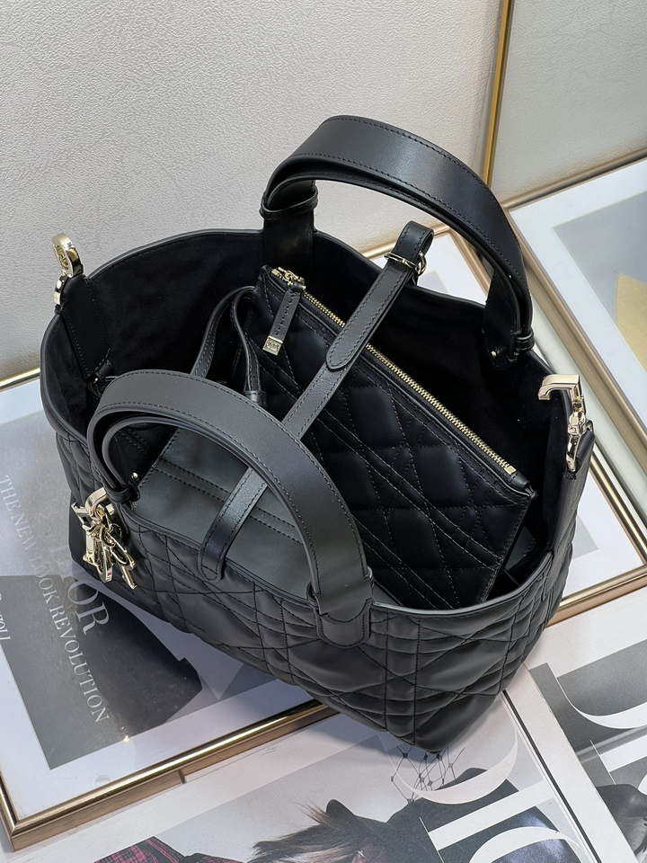 Dior M2822 Small Dior Toujours Bag Black Macrocannage Calfskin