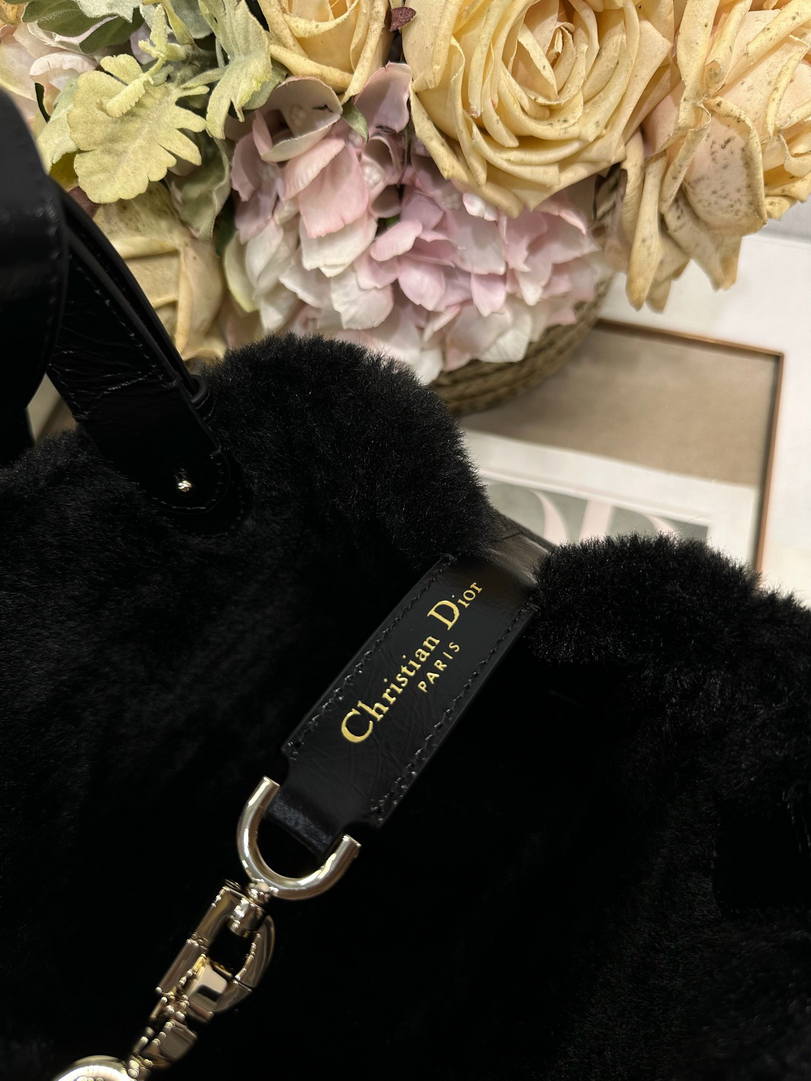 Dior M2822 Small Dior Toujours Bag Black Macrocannage Crinkled Calfskin and Merino Wool