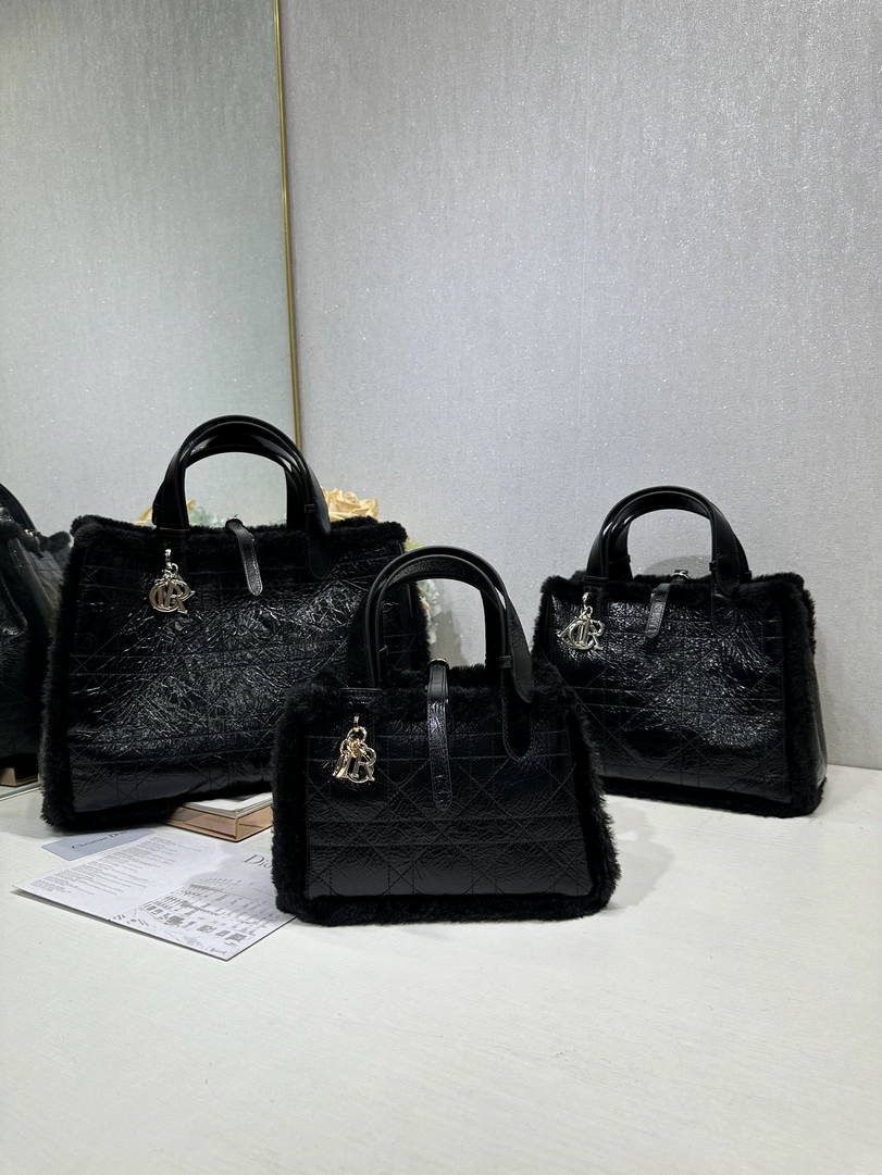 Dior M2822 Small Dior Toujours Bag Black Macrocannage Crinkled Calfskin and Merino Wool