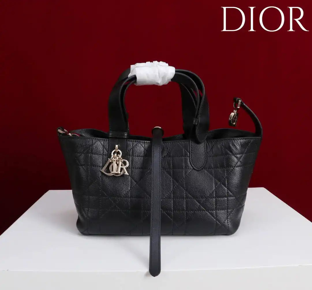 Dior M2822 Small Dior Toujours Bag Black Macrocannage Grained Calfskin