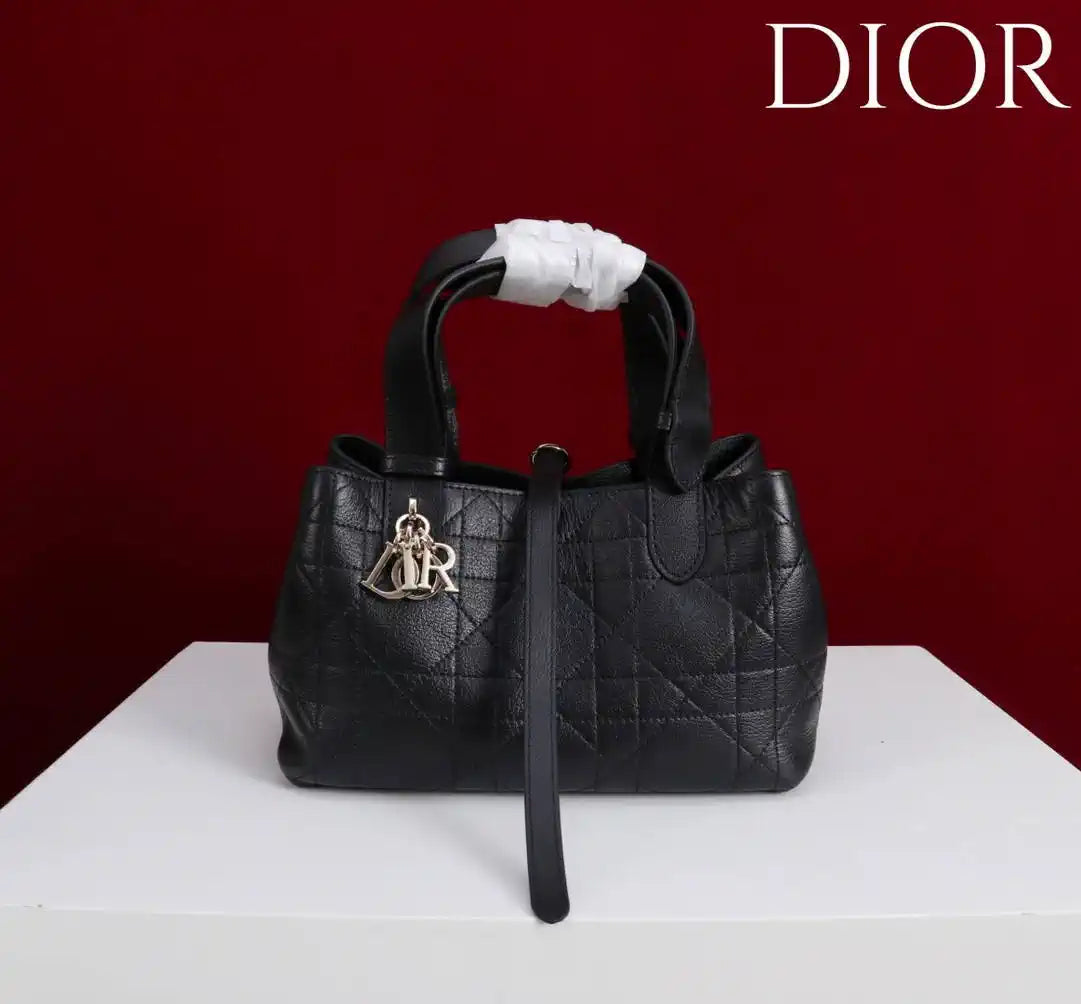 Dior M2822 Small Dior Toujours Bag Black Macrocannage Grained Calfskin