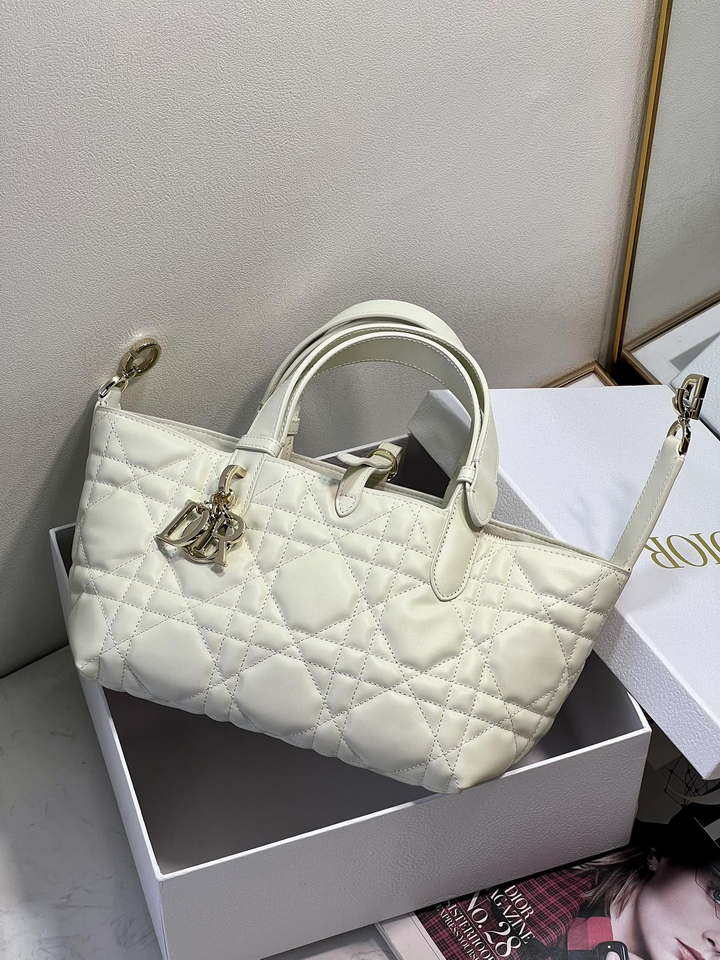 Dior M2822 Small Dior Toujours Bag White Macrocannage Calfskin