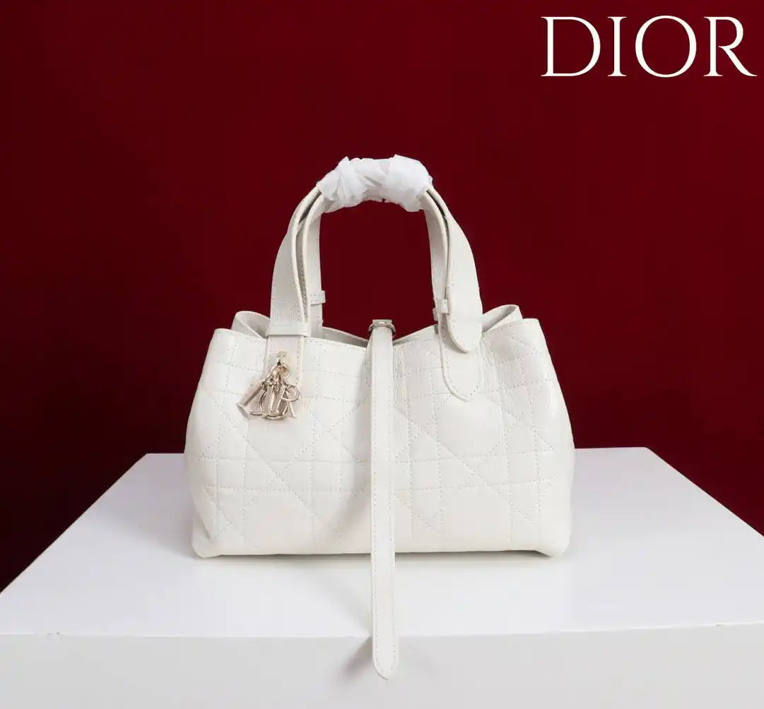 Dior M2822 Small Dior Toujours Bag White Macrocannage Grained Calfskin