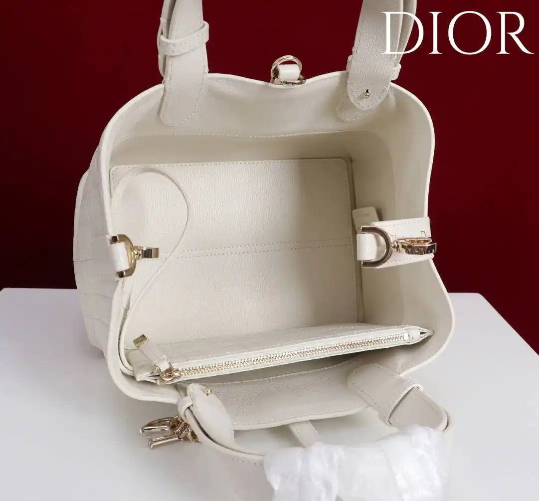 Dior M2822 Small Dior Toujours Bag White Macrocannage Grained Calfskin