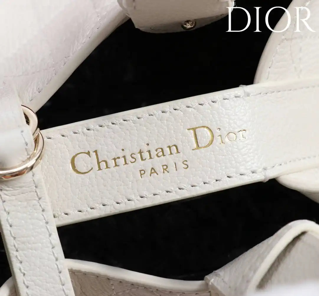 Dior M2822 Small Dior Toujours Bag White Macrocannage Grained Calfskin