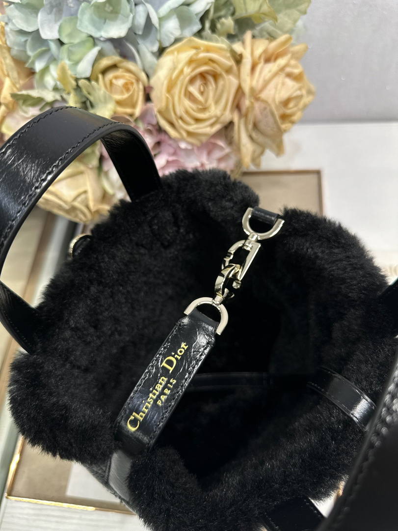 Dior M2835 Small Dior Toujours Bag Black Macrocannage Crinkled Calfskin and Merino Wool