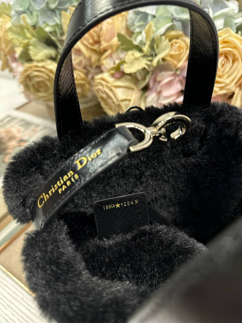 Dior M2835 Small Dior Toujours Bag Black Macrocannage Crinkled Calfskin and Merino Wool