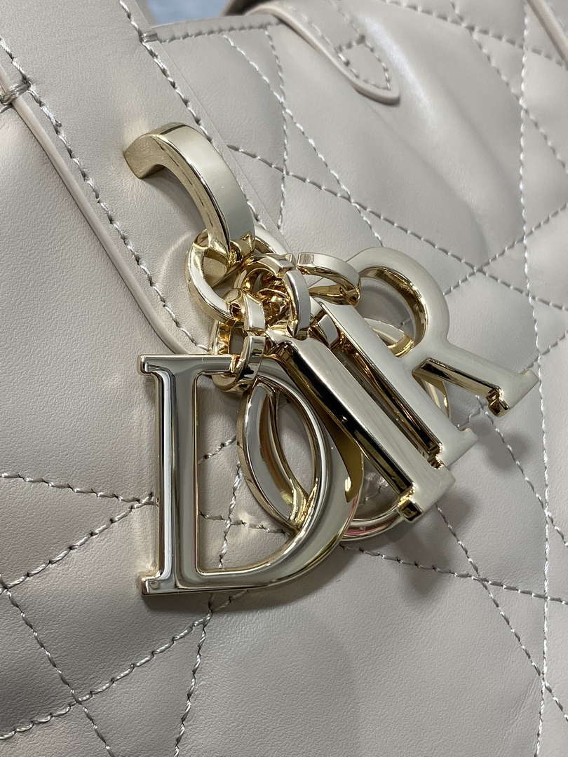 Dior M2835 Small Dior Toujours Vertical Tote Bag Apricot Macrocannage Calfskin