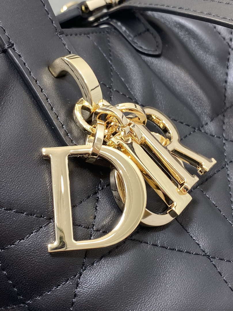 Dior M2835 Small Dior Toujours Vertical Tote Bag Black Macrocannage Calfskin